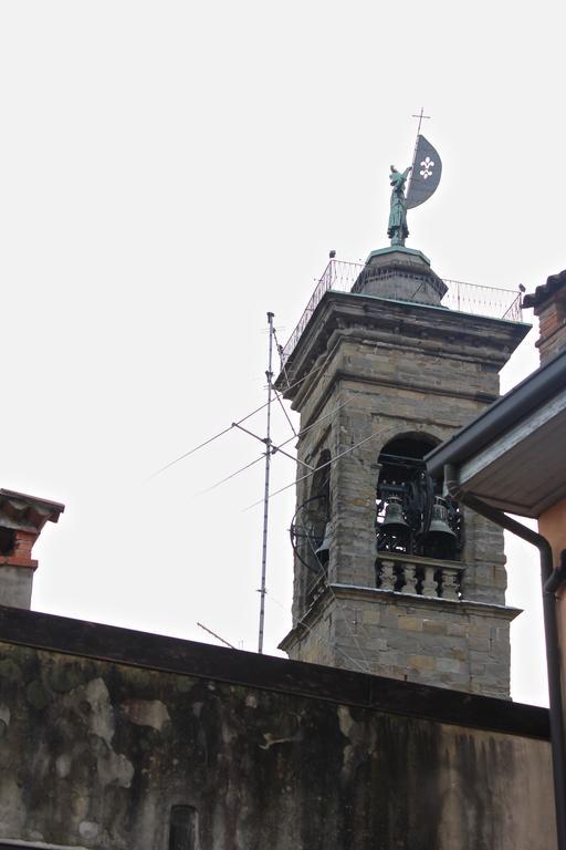 Casa Vacanza Fontana Del Delfino Bergamo Camera foto