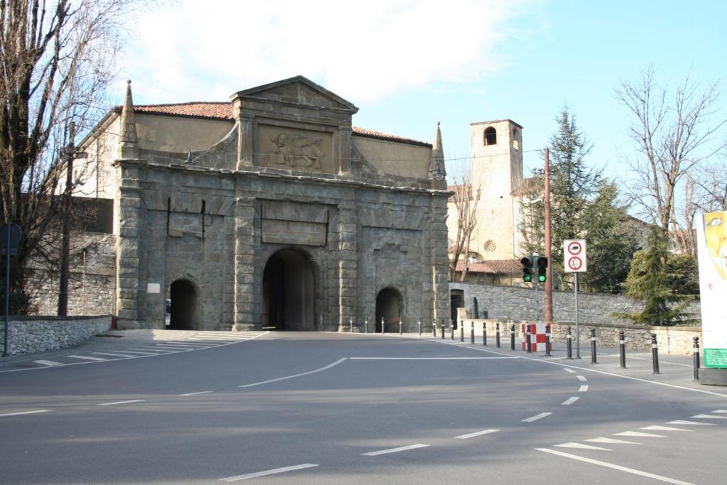 Casa Vacanza Fontana Del Delfino Bergamo Camera foto