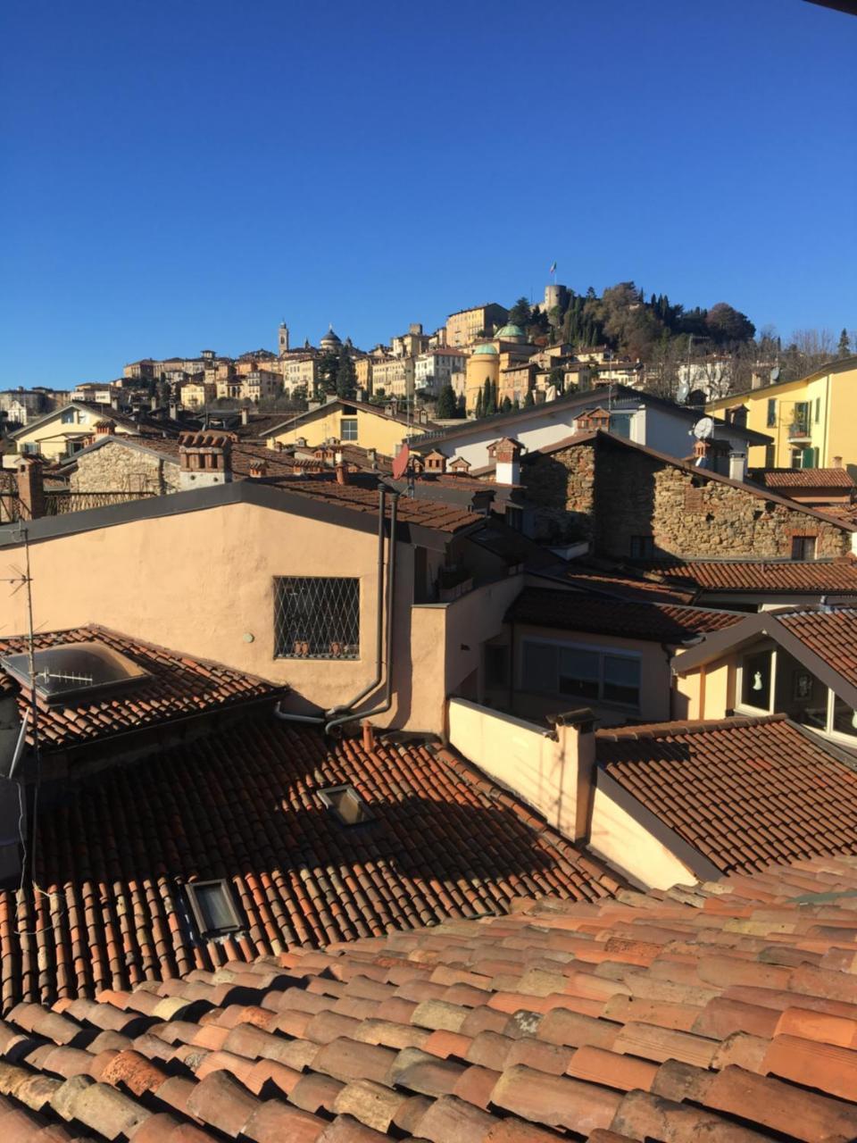 Casa Vacanza Fontana Del Delfino Bergamo Esterno foto